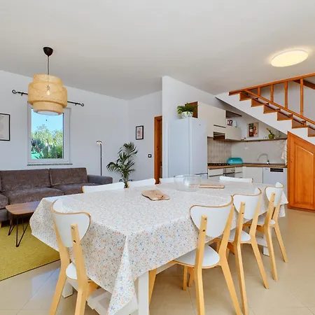 Сasa de vacaciones House Nerezine