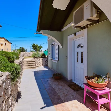 House * נזרין